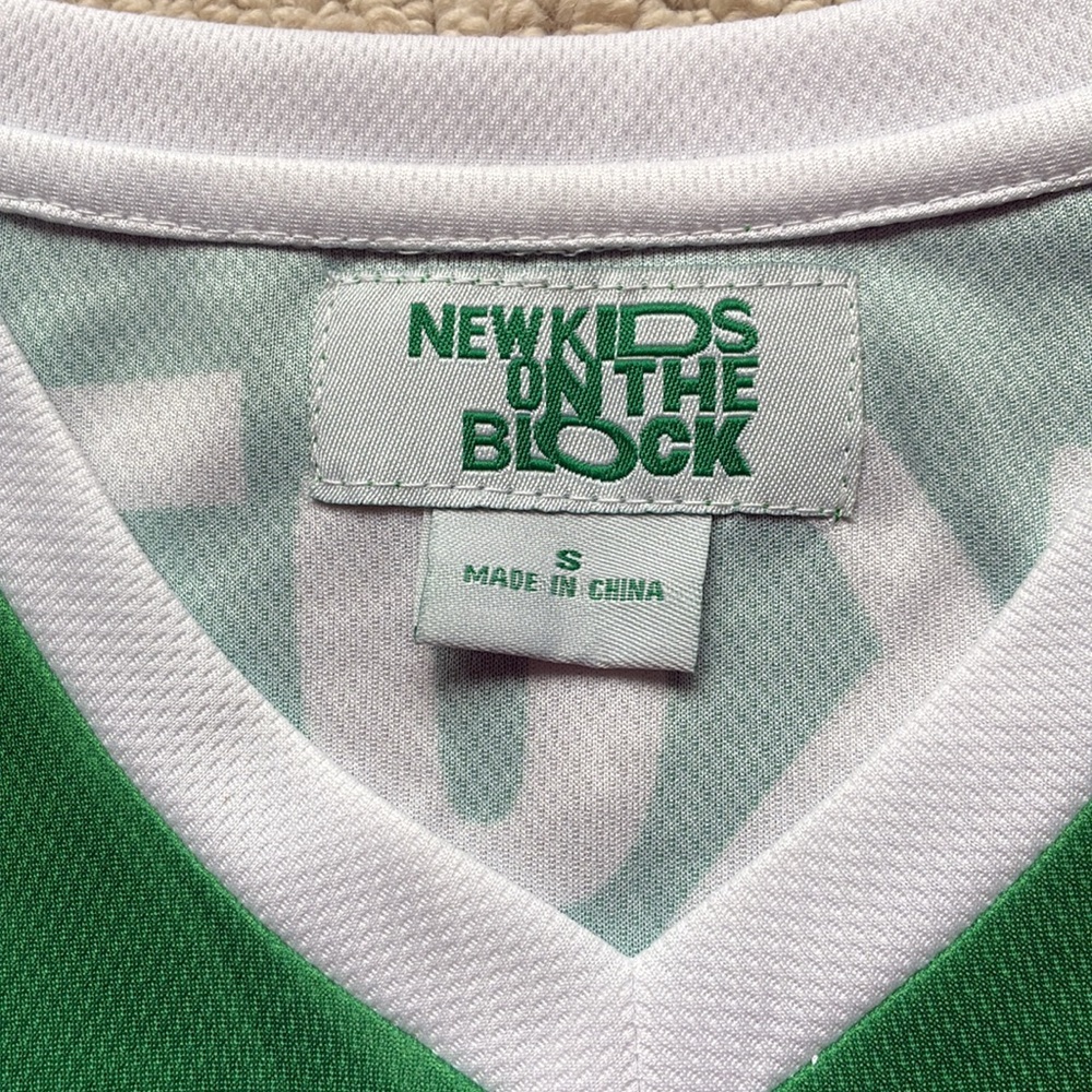 New Kids On The Block NKOTB Women’s Green & White Jersey Tour Tee Size Small - Picture 7 of 11